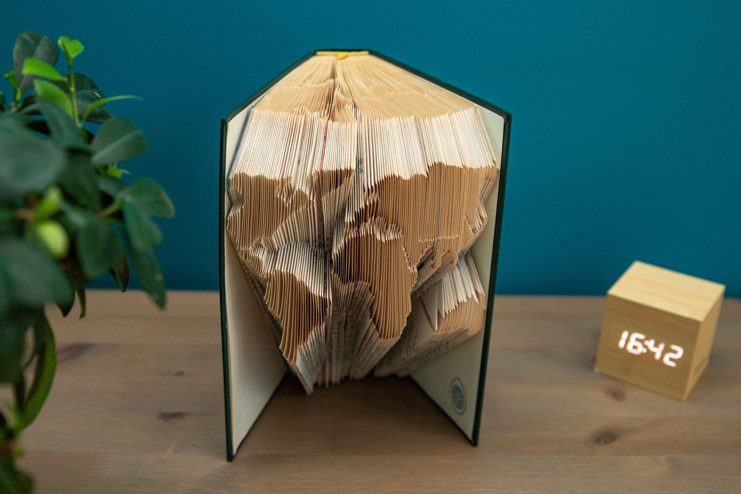 carte-du-monde-bookfolding-au-pays-de-ju-creatrice-idee-cadeau-originale4